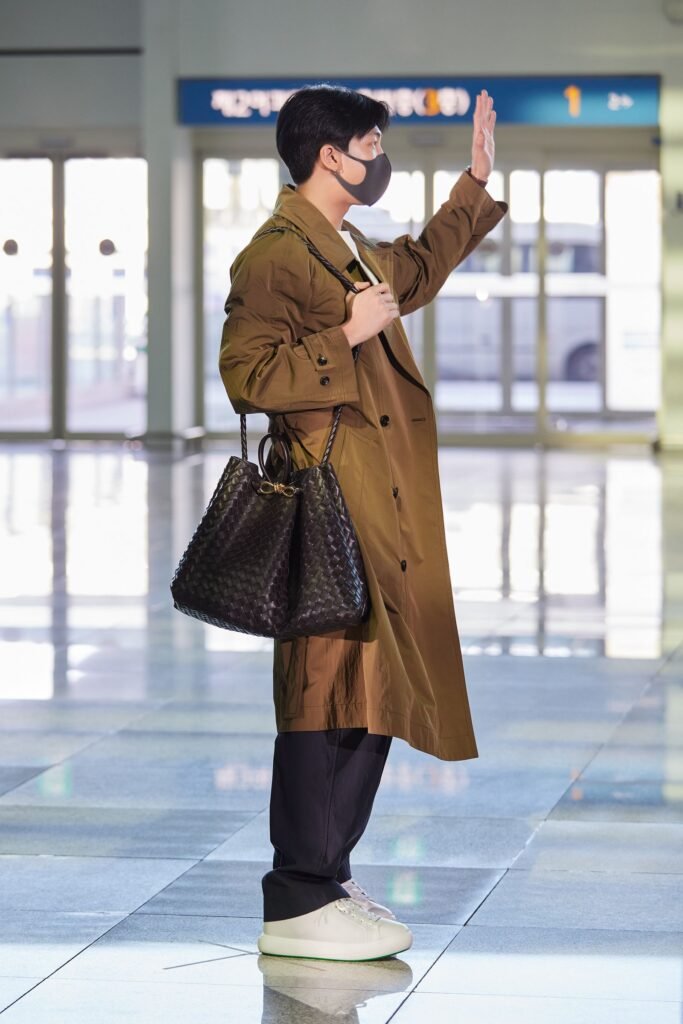 RM carrying the Andiamo in Incheon Airport.