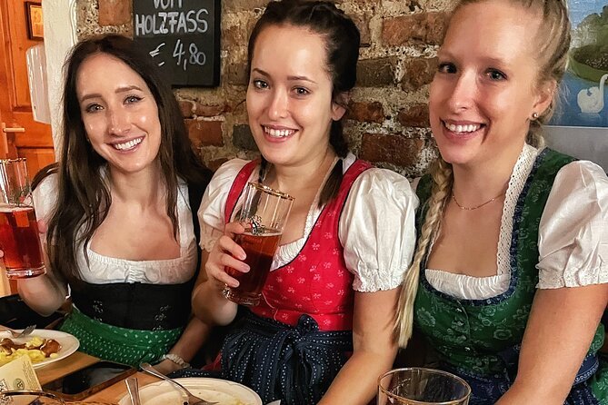 Viktualienmarkt food tour in central Munich