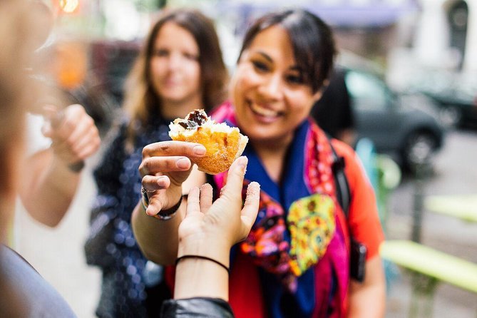 Private food-tasting walk in Berlin