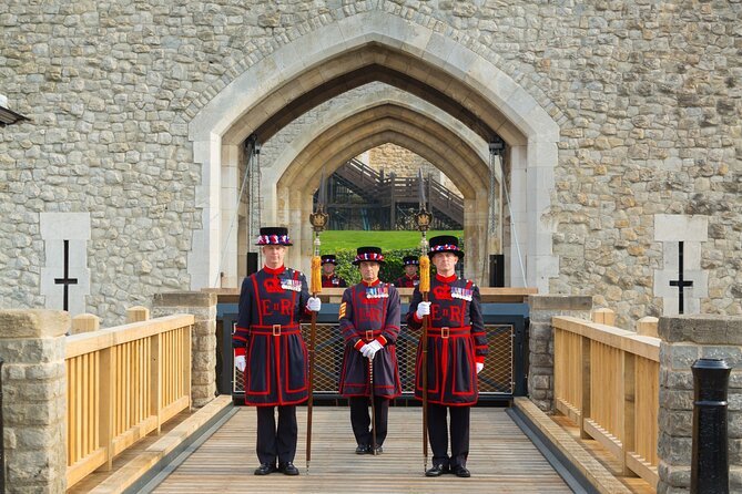 VIP Tower of London and Crown Jewels tour with Beefeater