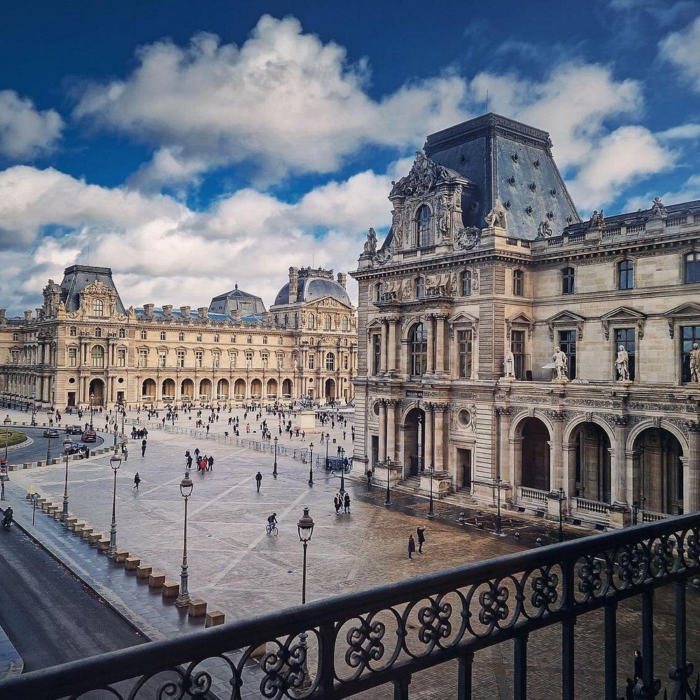 Louvre Private Tour With Entry Ticket