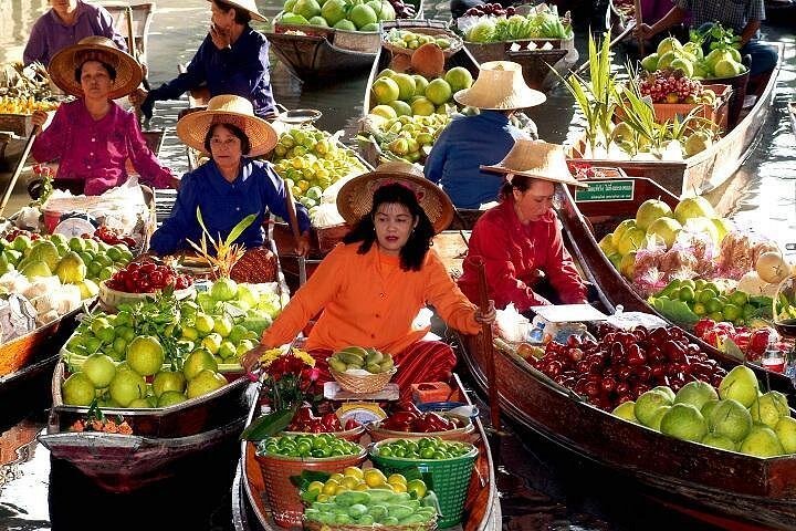 Private Railway and Floating Market Day Tour