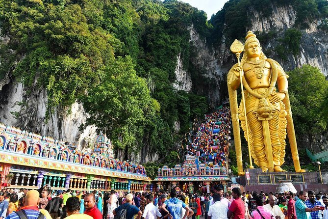 Private Kuala Lumpur tour featuring the Petronas Twin Towers and Batu Caves