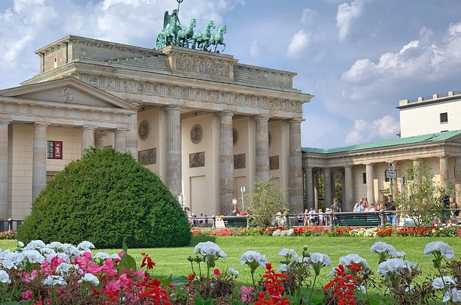 Private chauffeur-led sightseeing tour in Berlin