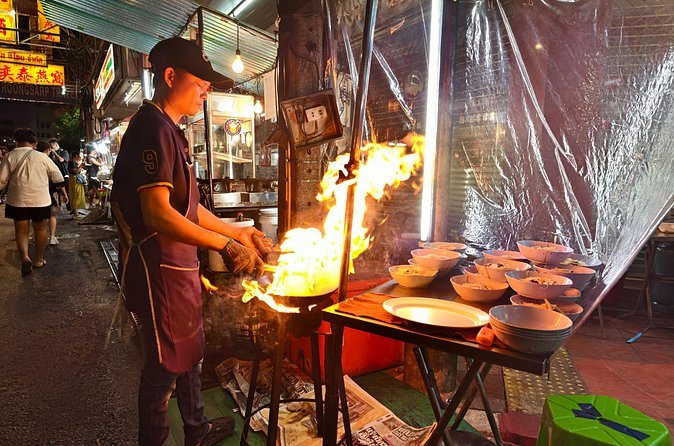 Bangkok Chinatown street food tasting at night
