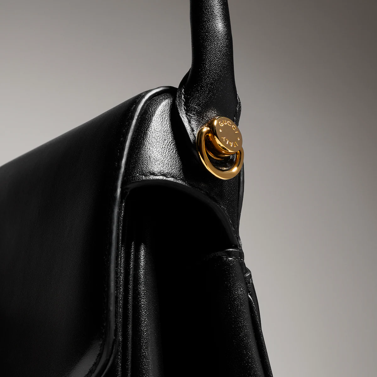 Detail of the leather handle attachment on the Gucci Bamboo Vendetta.
