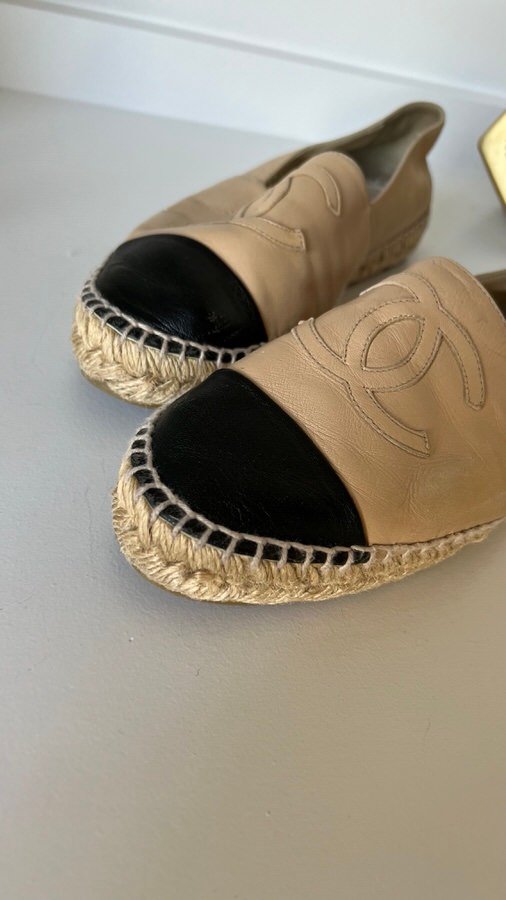 Wear points on pre-owned Chanel espadrilles.