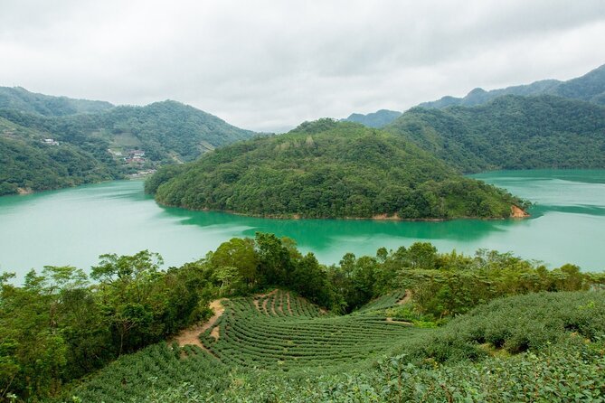 Thousand Island Lake and Pinglin tea plantation near Taipei