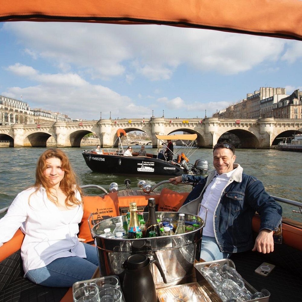 Private Seine River cruise in Paris