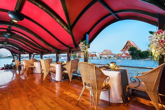 Luxury dinner cruise on Bangkok Chao Phraya River