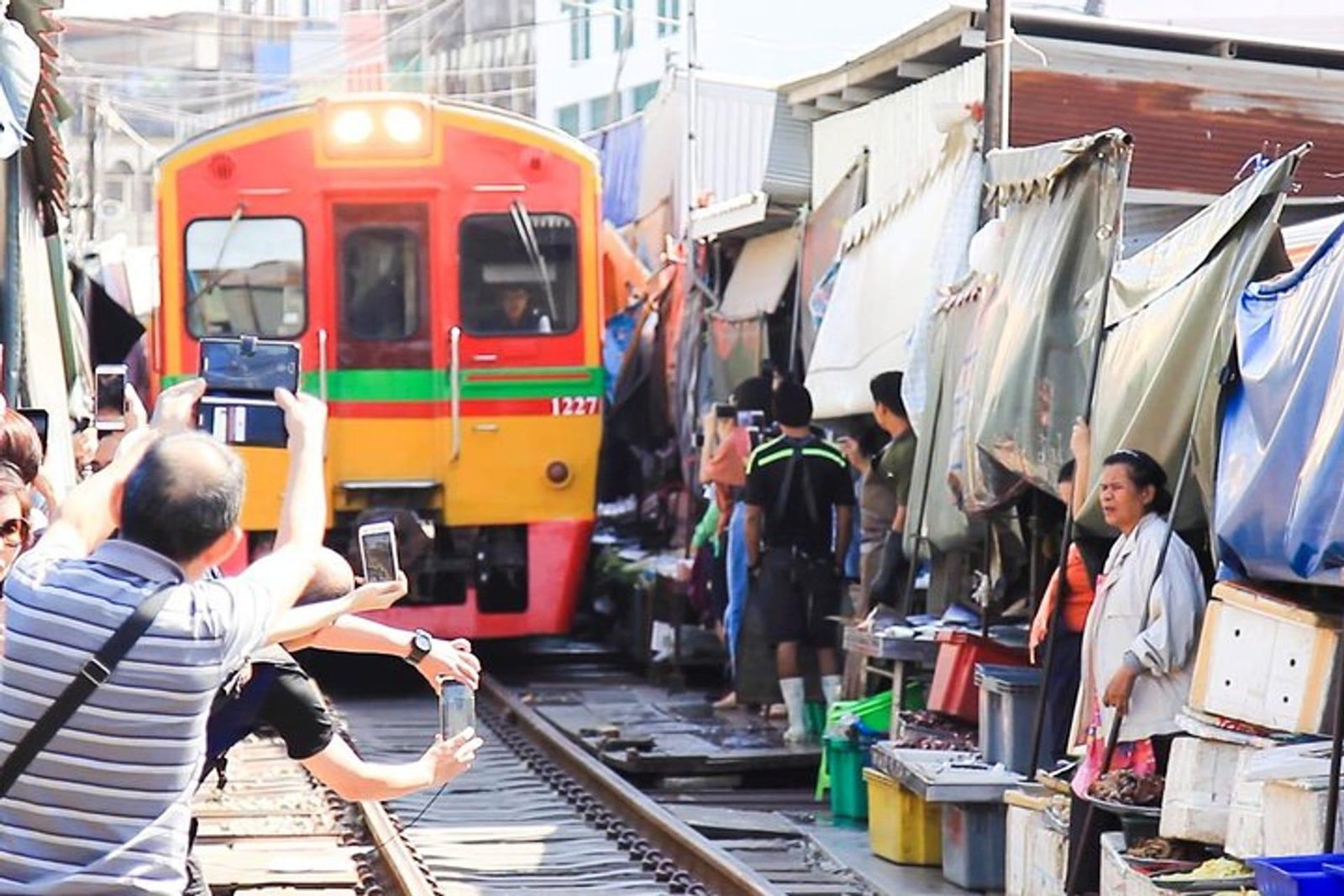 Market stalls reopening after a train passes through Maeklong.