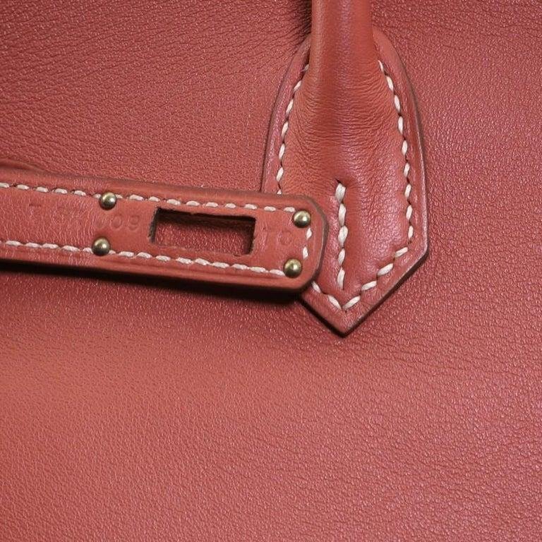 Exposed seams and edge stitching on a structured Hermès Birkin.