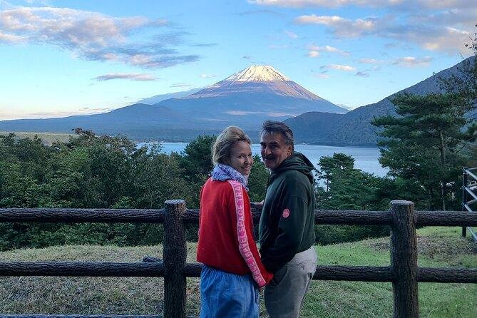 Travellers enjoying a private Mount Fuji tour at Lake Kawaguchiko