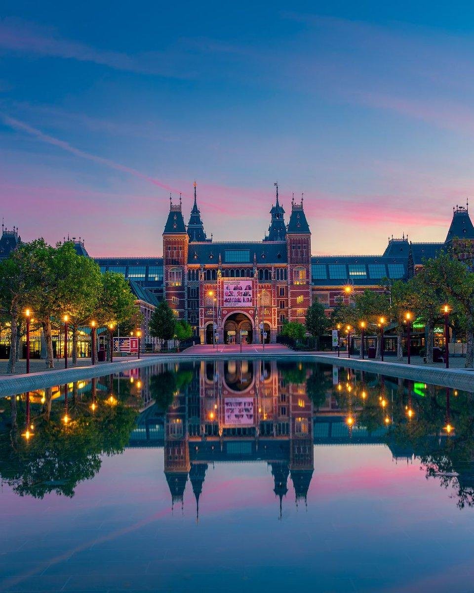 Rijksmuseum reflected in the water at dusk.
