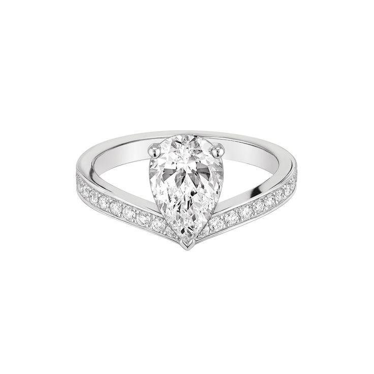 Chaumet Joséphine Aigrette diamond ring on a clean background.