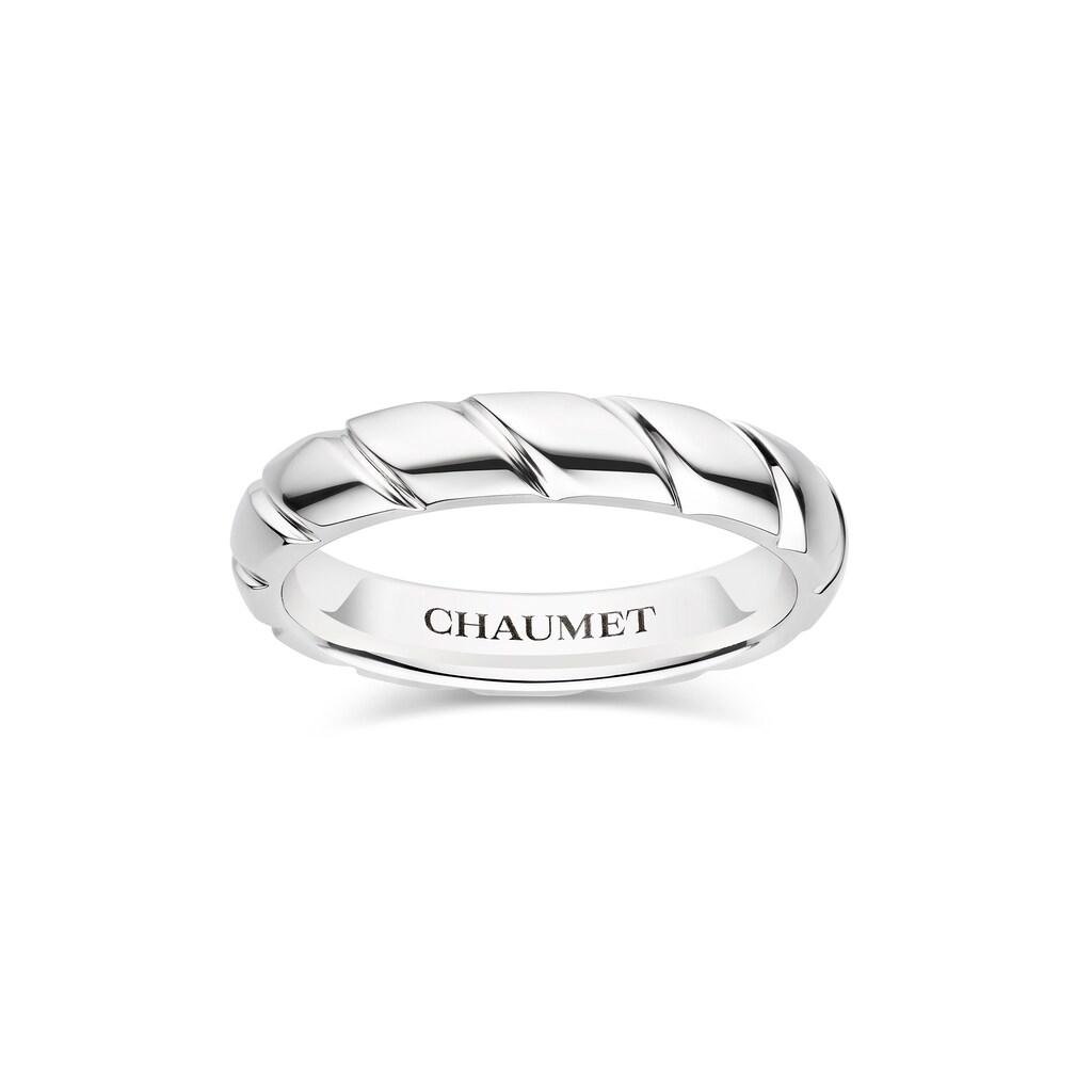 Torsade de Chaumet ring with a twisting polished-metal form.