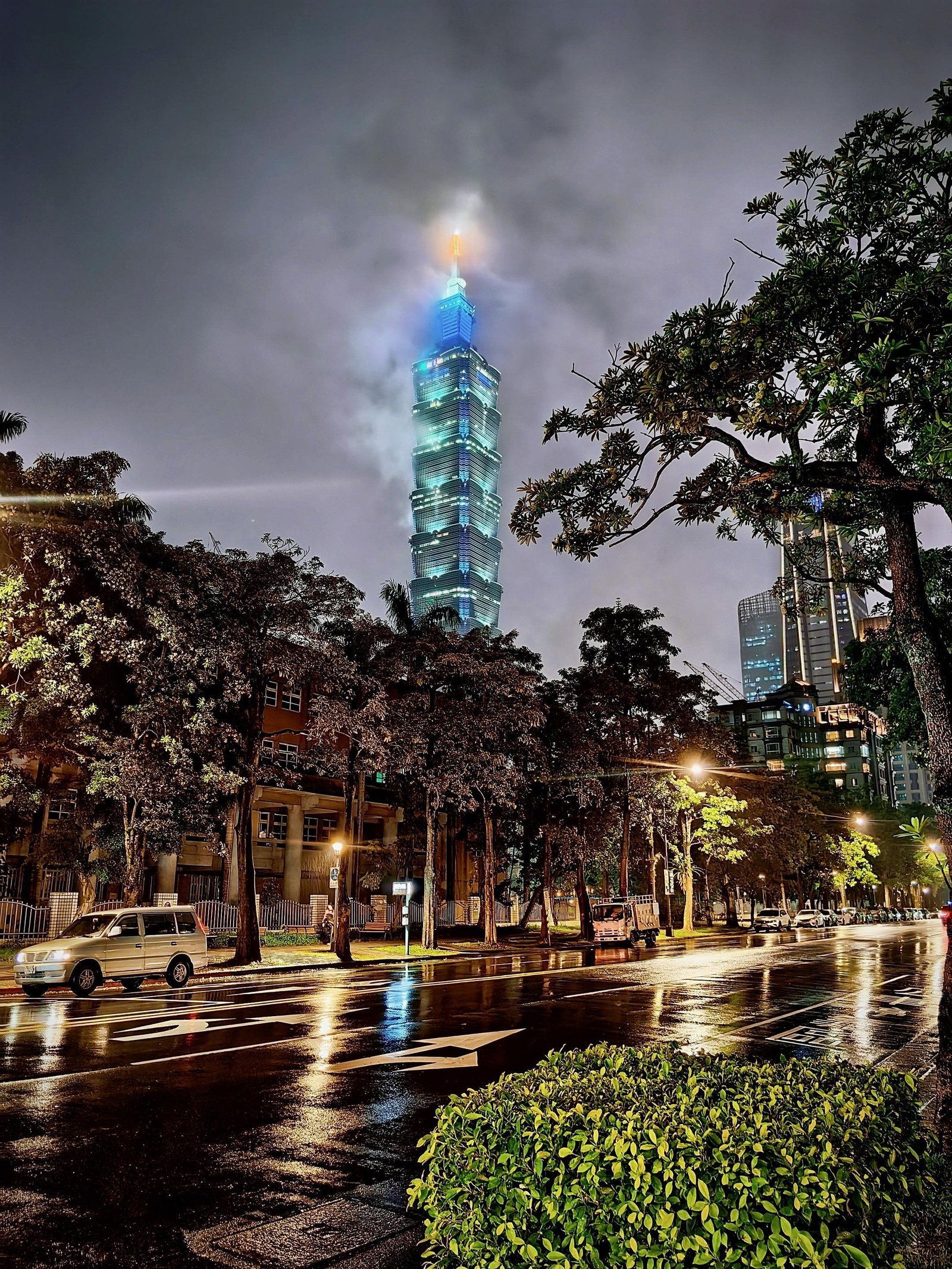 Taipei 101 partially affected by changing weather and cloud.