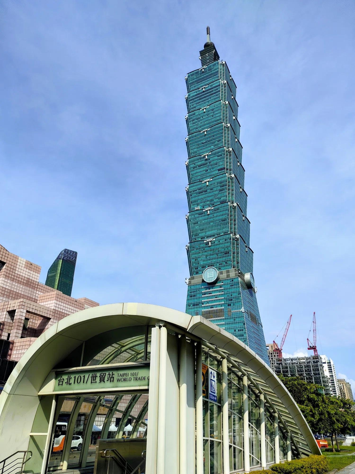 Taipei 101 beside the streets and transport links of Xinyi District.