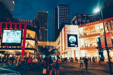 Taipei 101 and the surrounding Xinyi attractions.