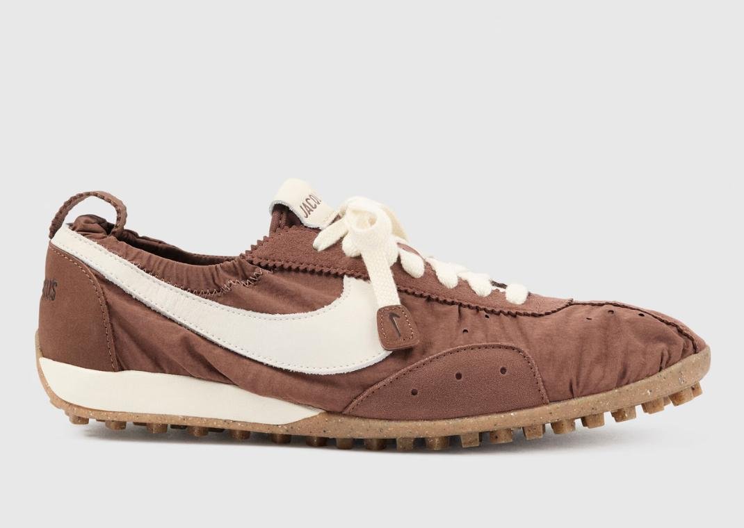 Close view of the ruched nylon upper and elongated Moon Shoe profile.