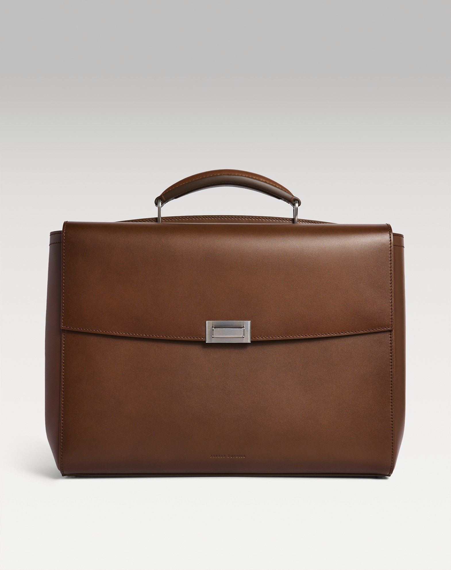 Whiskey brown Dunhill Alfred 40 briefcase in patinated calfskin.