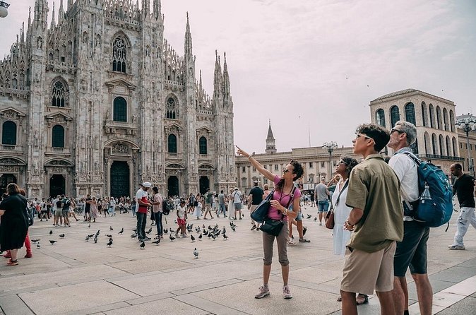Milan Walk with Duomo and Terraces