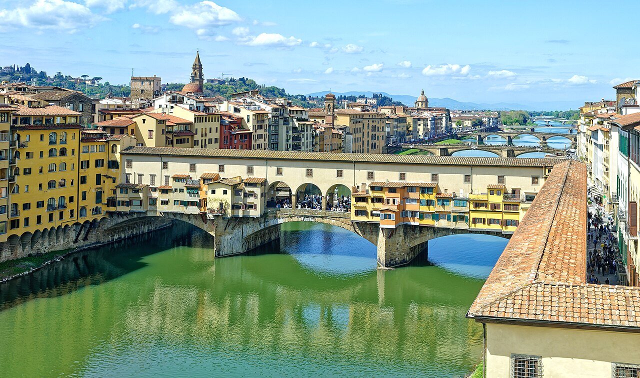 Ponte Vecchio spanning the Arno beneath Florence’s skyline.