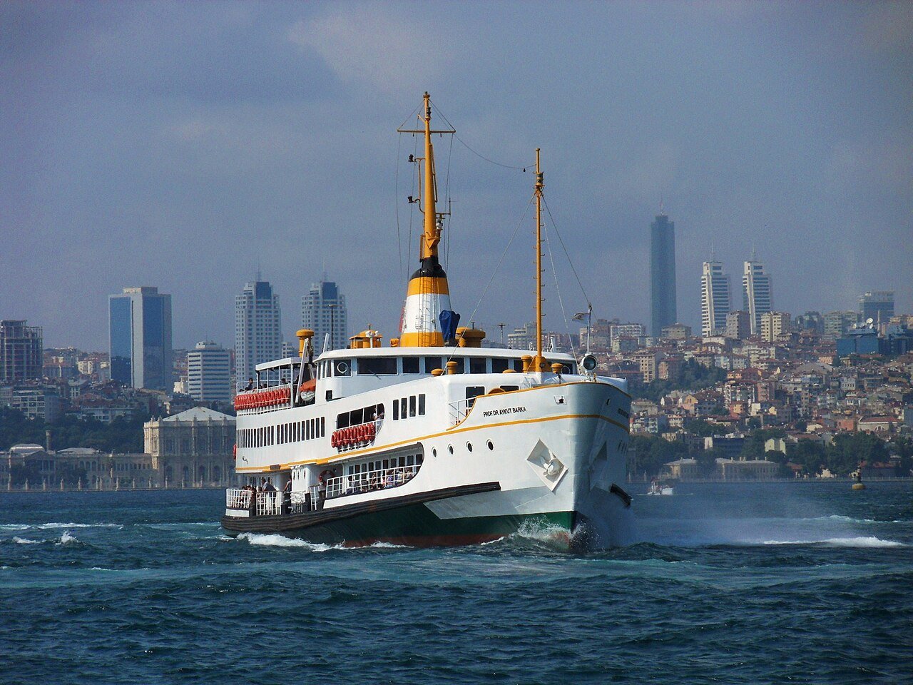 Şehir Hatları passenger ferry sailing in Istanbul.