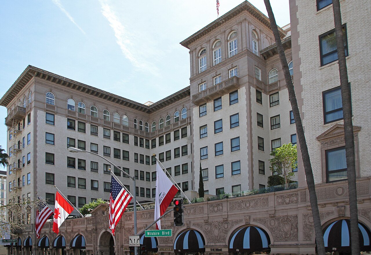Beverly Wilshire hotel facing the Rodeo Drive shopping district