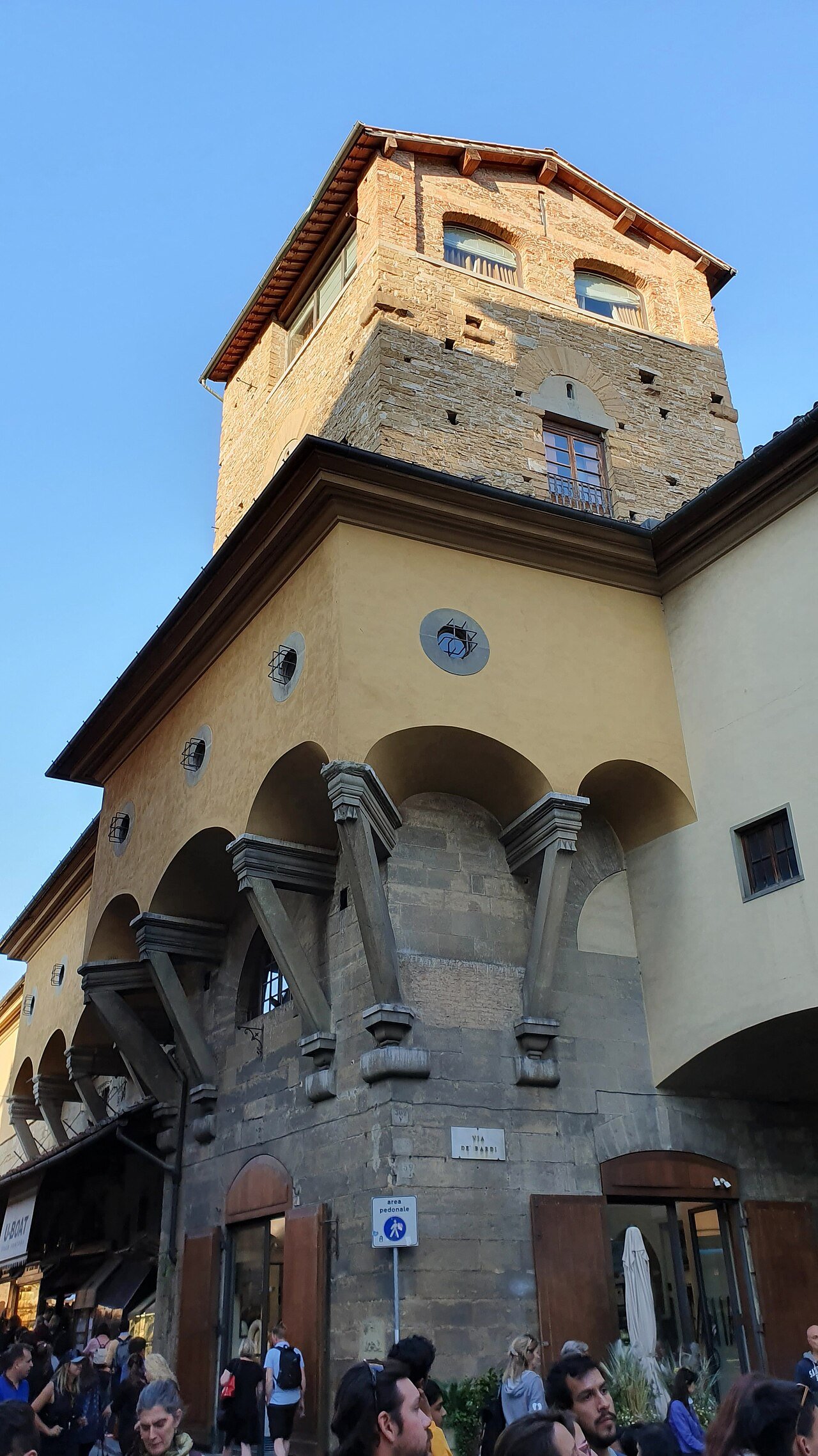 The Vasari Corridor curving around the Mannelli tower at Ponte Vecchio.