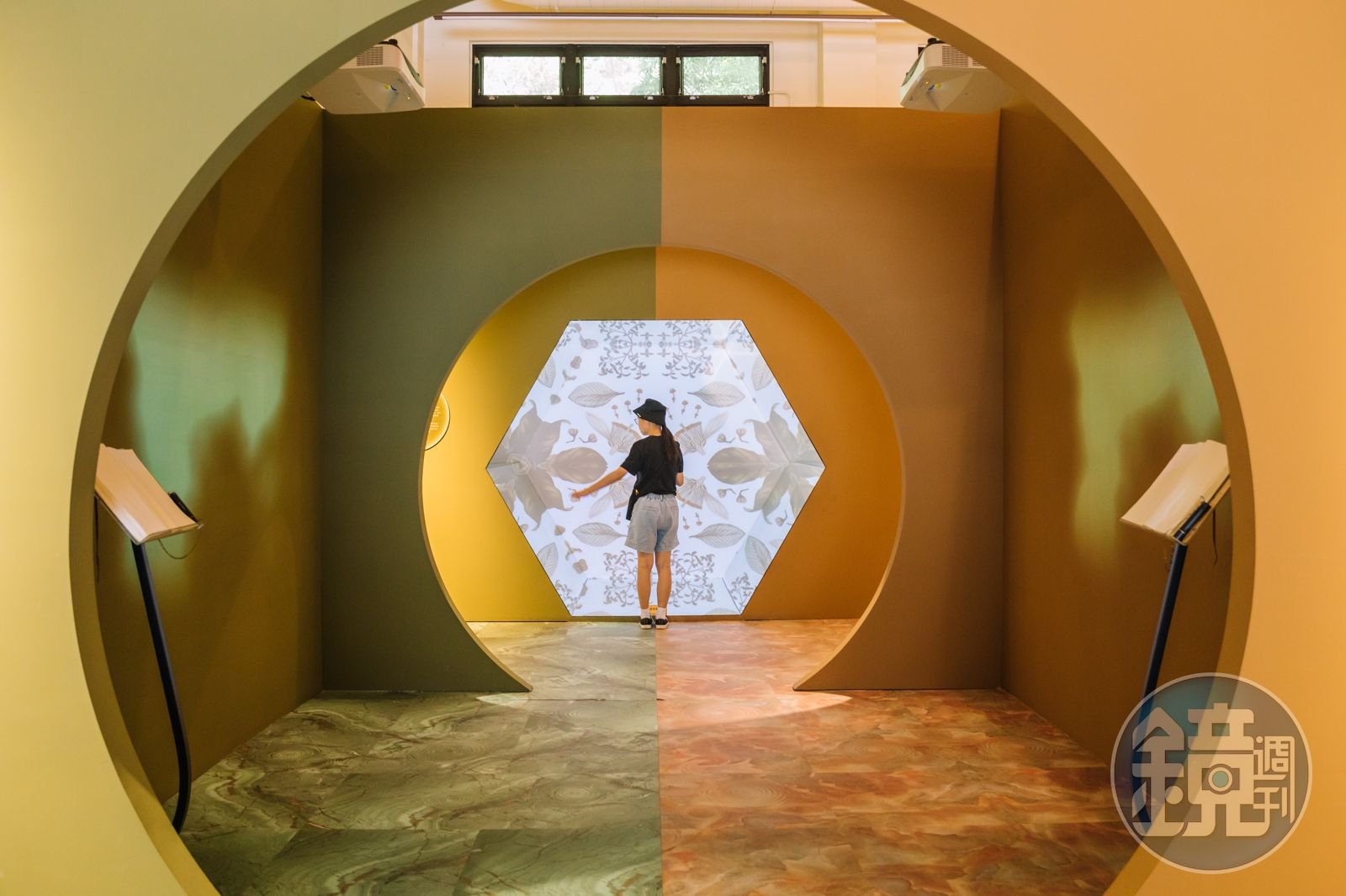 Visitor using an interactive exhibit at Pinglin Tea Museum, photographed in 2023