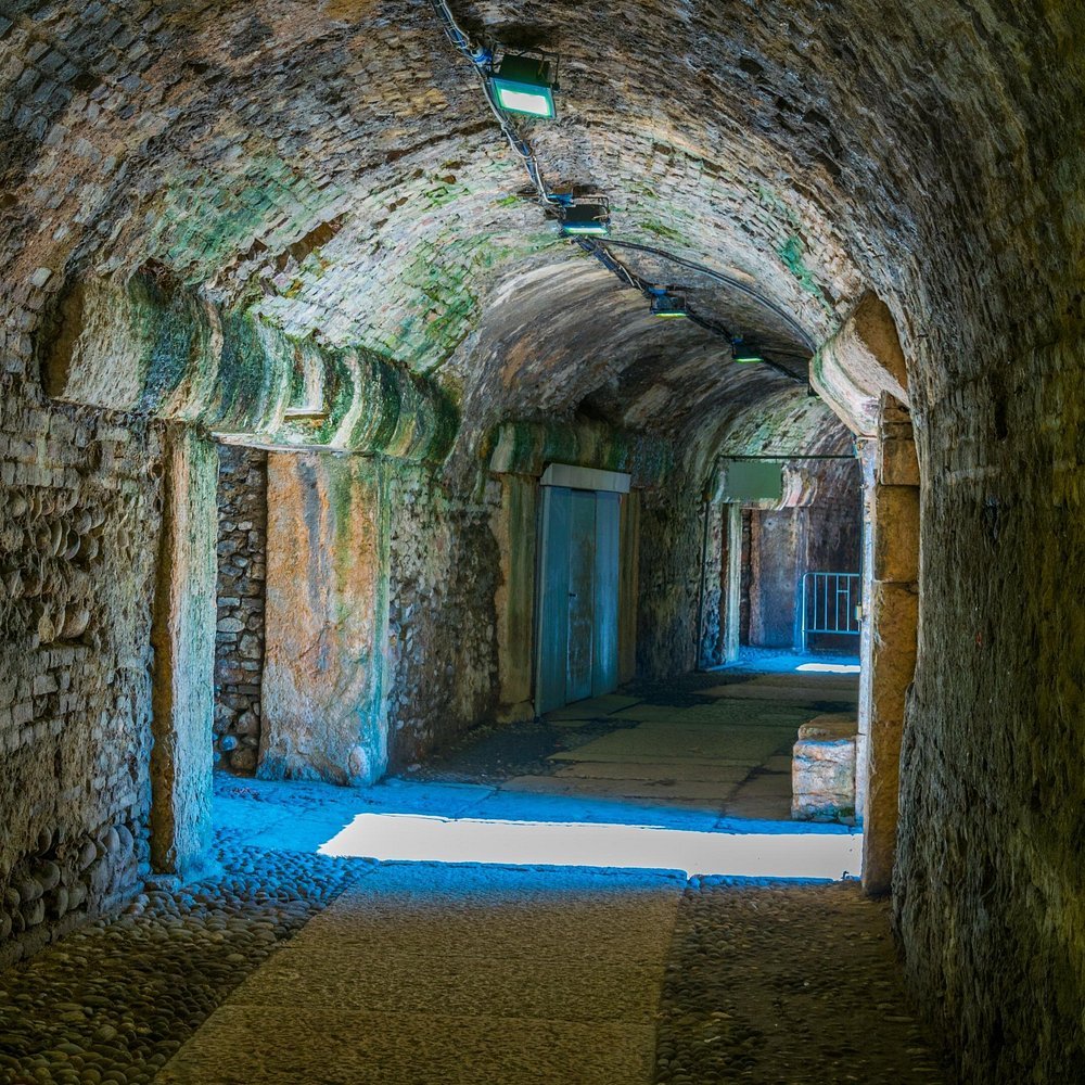 Colosseum Underground Tour with Forum and Palatine
