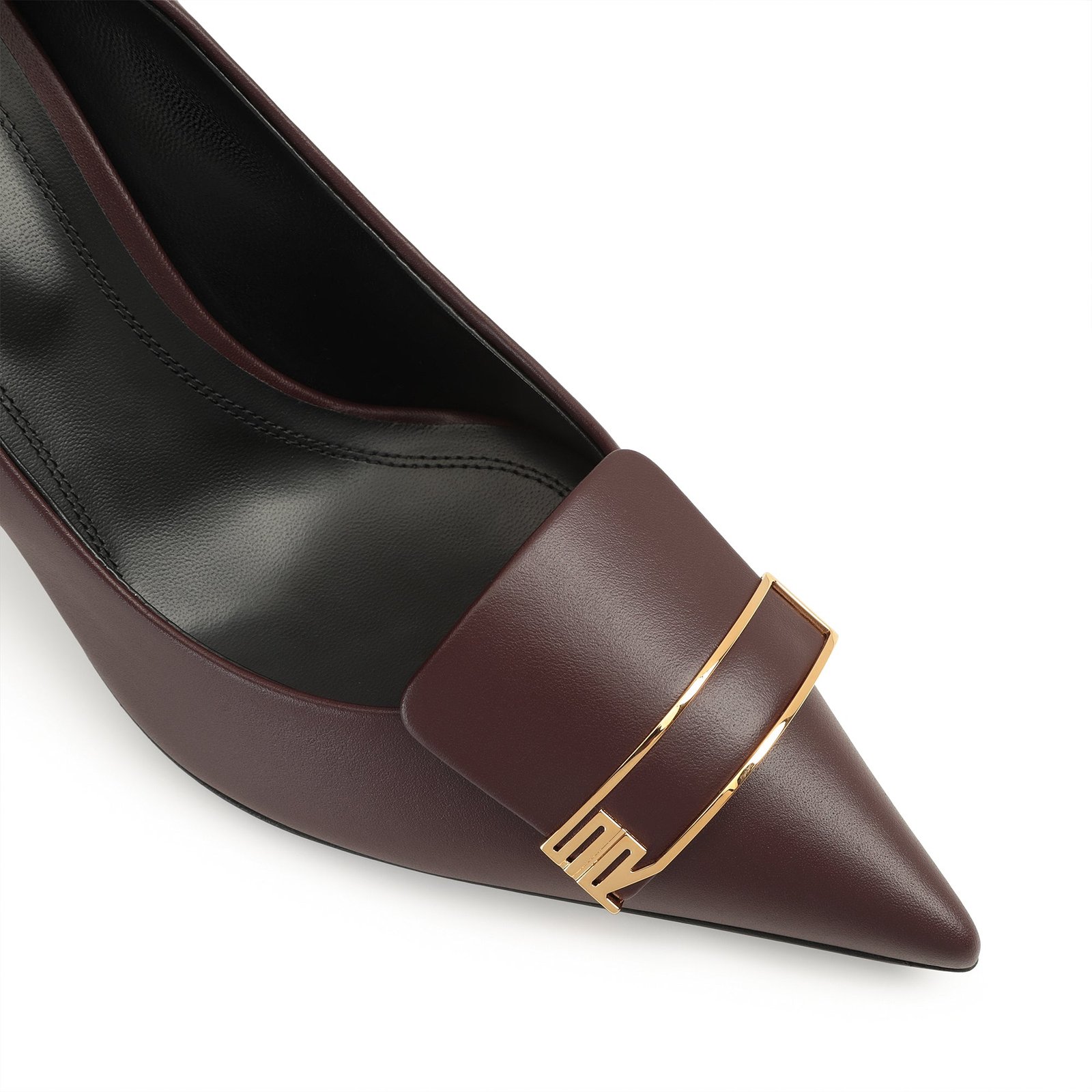 Close-up of wine Sergio Rossi sr Evolv pumps and their gold-tone detail.