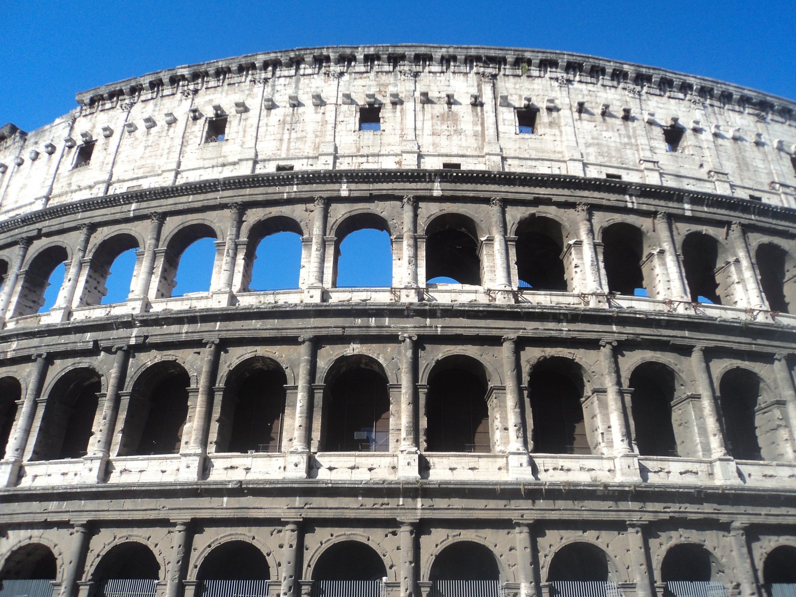 Rows of arches on the Colosseum exterior.