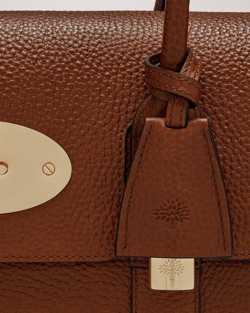 Fine grain leather and padlock fob of an Oak Bayswater