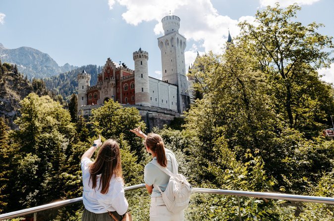 Premium Neuschwanstein and Linderhof Tour