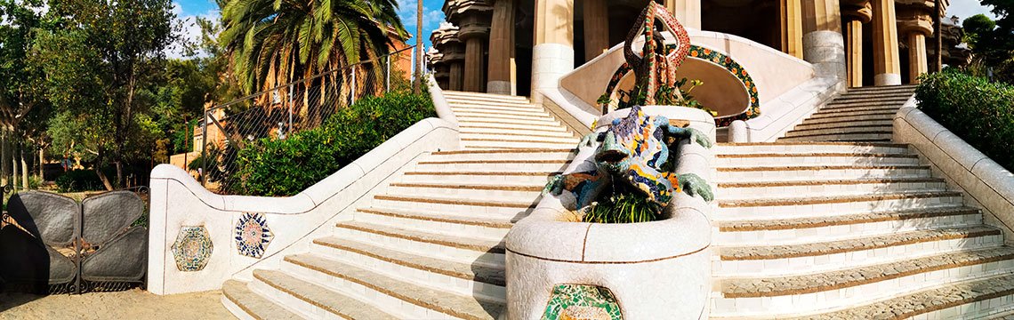 The mosaic dragon on the monumental entrance staircase.