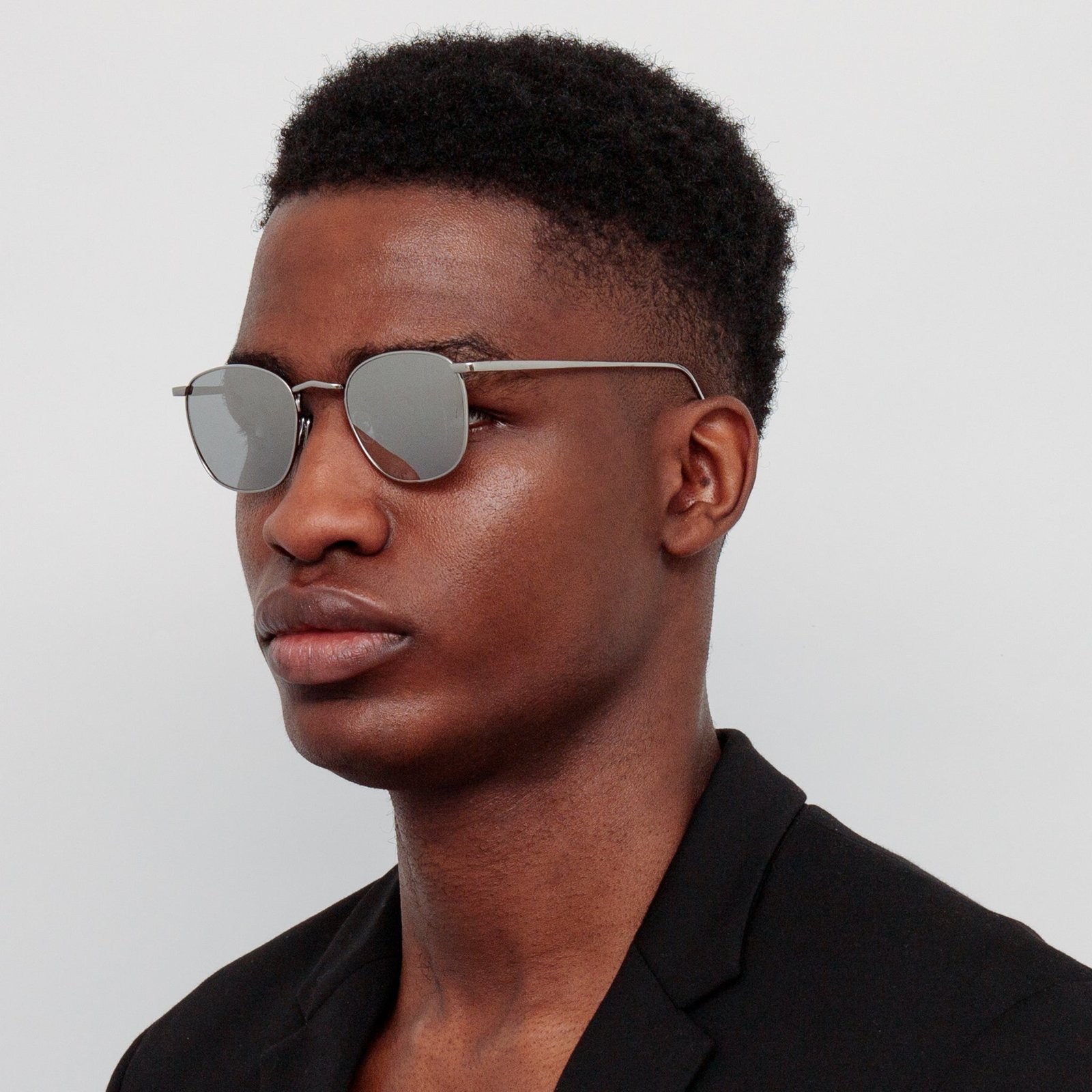 Model wearing reflective Linda Farrow Simon square sunglasses with a black shirt.